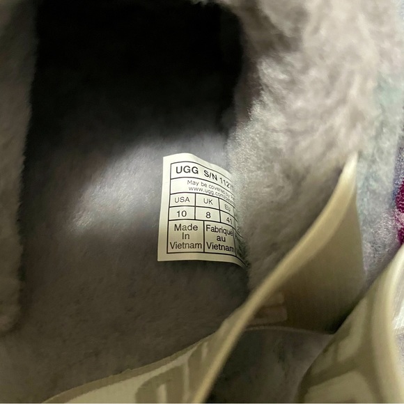 UGG - Picture 5 of 9